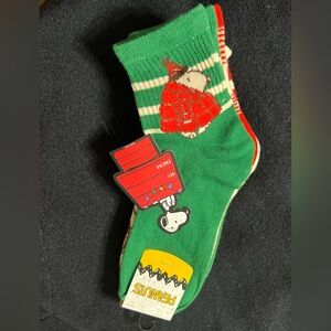 NWT- Peanuts /Snoooy 6 Pack Christmas Socks